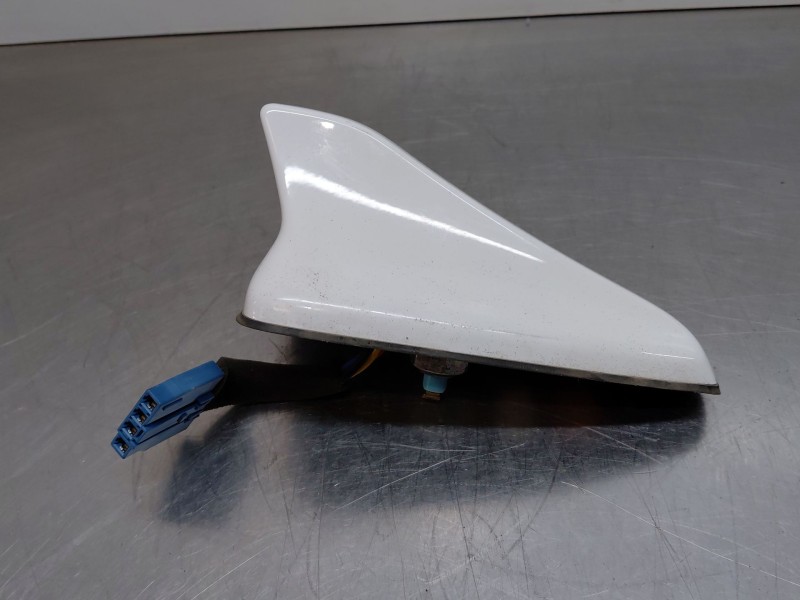 Recambio de antena para hyundai kona hybrid referencia OEM IAM 96210K4300SAW  