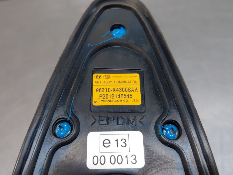 Recambio de antena para hyundai kona hybrid referencia OEM IAM 96210K4300SAW  