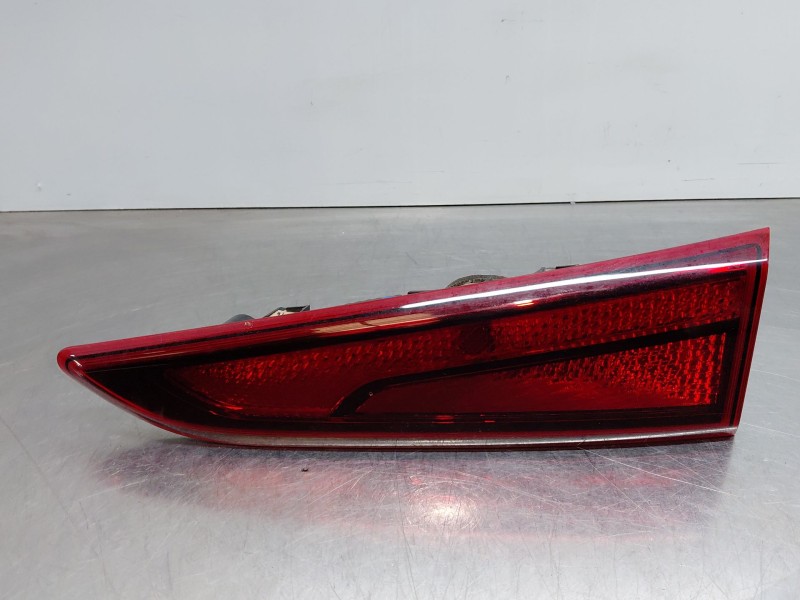 Recambio de piloto trasero derecho interior para hyundai kona hybrid referencia OEM IAM 92404J9500  