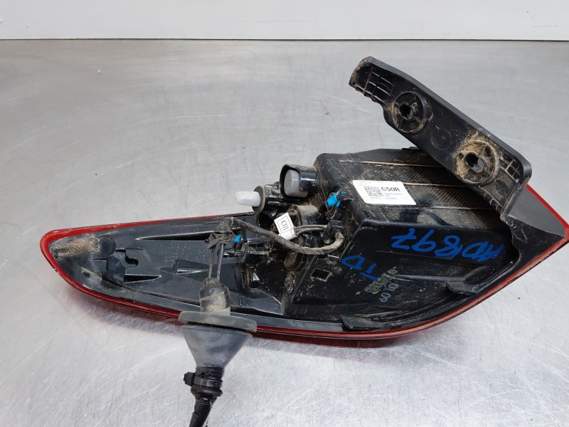 Recambio de piloto trasero derecho para hyundai kona hybrid referencia OEM IAM 92402J9500  