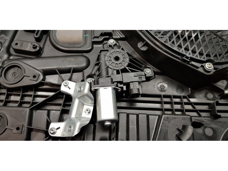 Recambio de elevalunas trasero izquierdo para jeep renegade limited 4x2 referencia OEM IAM 52152583  