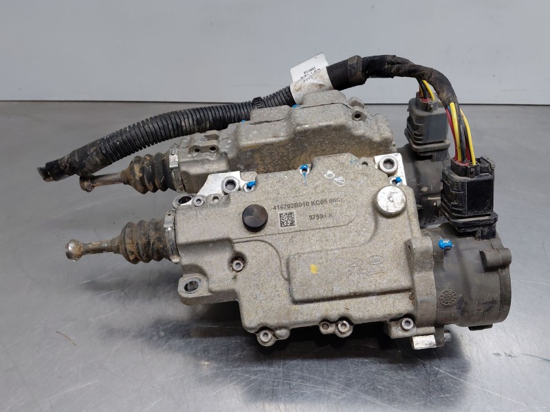 Recambio de bomba embrague para hyundai kona hybrid referencia OEM IAM 414702B010  