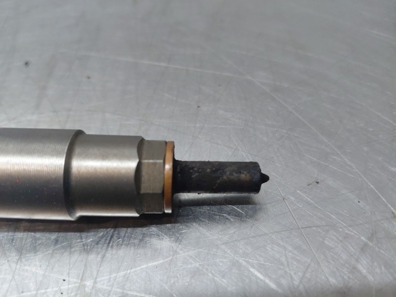 Recambio de inyector para bmw serie x1 (f48) sdrive18d referencia OEM IAM 13538514146 0445110613 