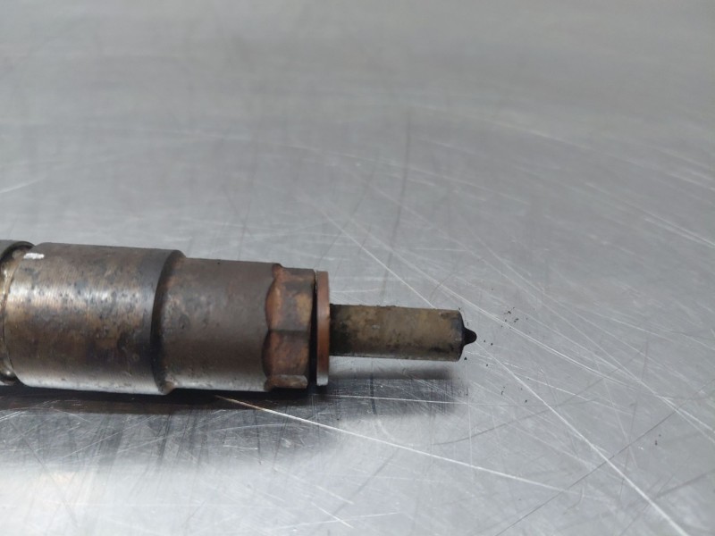 Recambio de inyector para bmw serie x1 (f48) sdrive18d referencia OEM IAM 13538514146 0445110613 