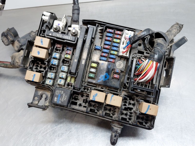 Recambio de caja reles / fusibles para hyundai kona hybrid referencia OEM IAM 912A0CM370  