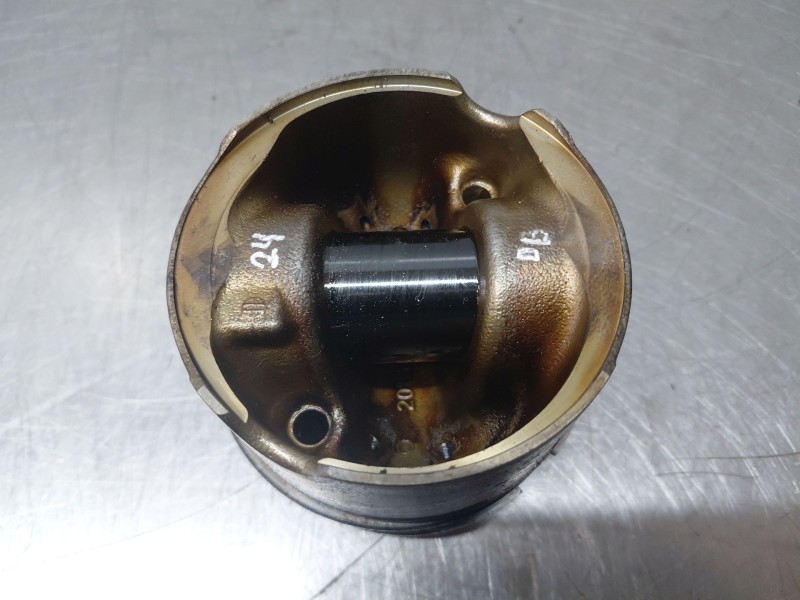 Recambio de piston para bmw serie x1 (f48) sdrive18d referencia OEM IAM 11258519401  