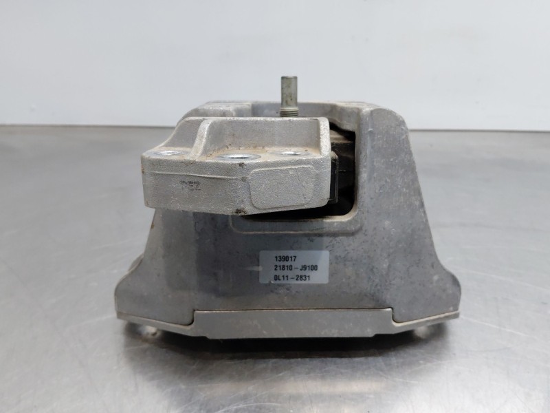 Recambio de soporte motor derecho para hyundai kona hybrid referencia OEM IAM 21810J9100  