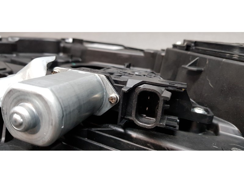 Recambio de elevalunas trasero izquierdo para jeep renegade limited 4x2 referencia OEM IAM 52152583  