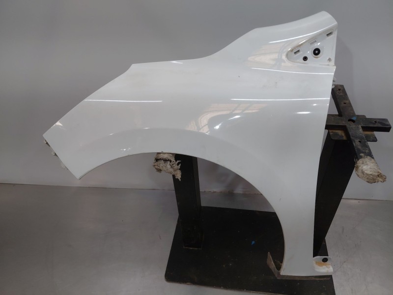 Recambio de aleta delantera izquierda para renault clio iv life referencia OEM IAM   