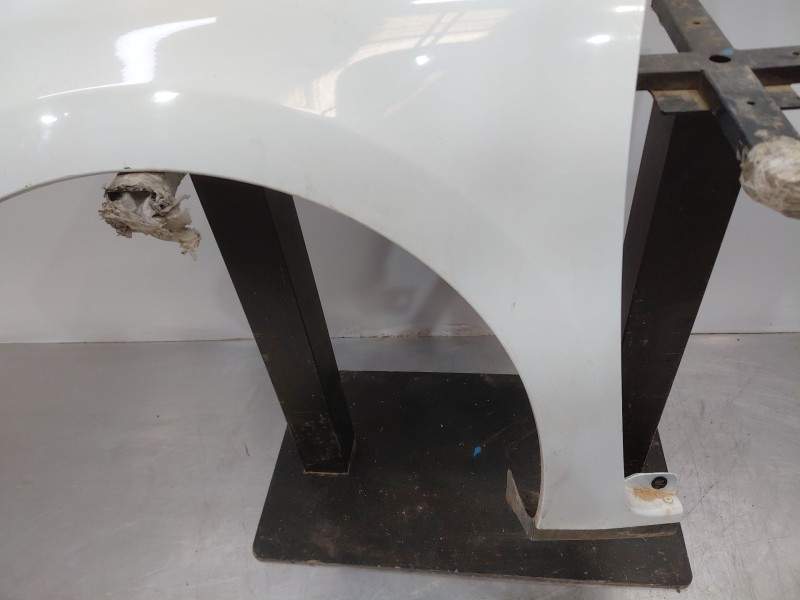 Recambio de aleta delantera izquierda para renault clio iv life referencia OEM IAM   