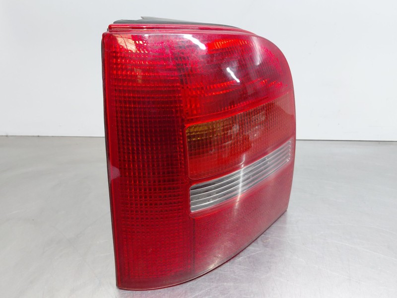 Recambio de piloto trasero izquierdo para audi a4 b5 avant (8d5) 1.9 tdi referencia OEM IAM   