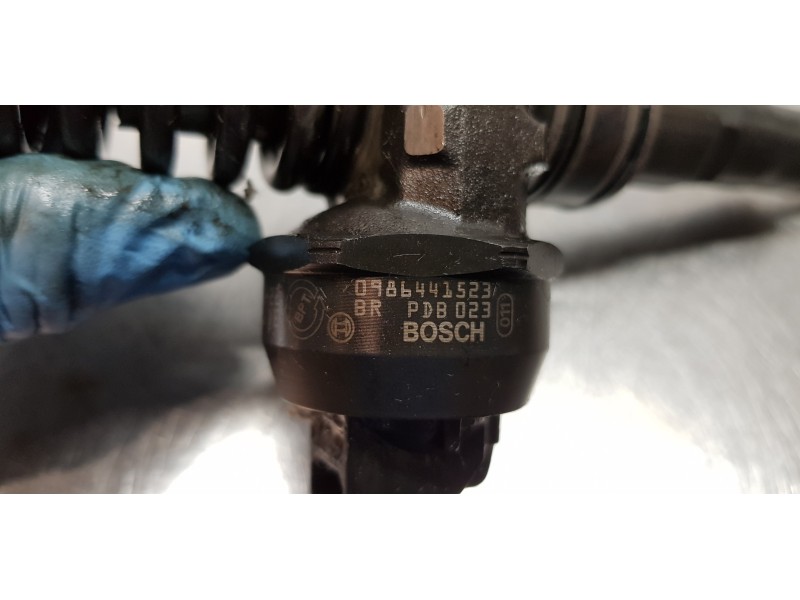 Recambio de inyector para volkswagen touareg (7la) tdi r5 referencia OEM IAM 070130073NX 0986441523 