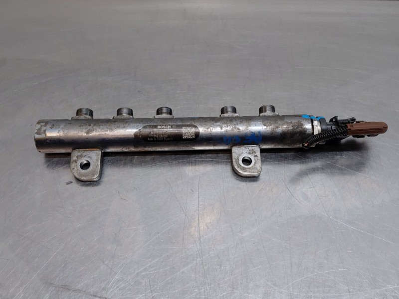 Recambio de rampa inyectora para maserati quattroporte granlusso referencia OEM IAM   