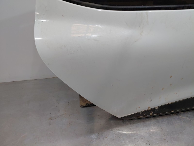 Recambio de puerta trasera derecha para renault clio iv life referencia OEM IAM 821008626R  