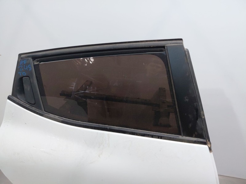 Recambio de puerta trasera derecha para renault clio iv life referencia OEM IAM 821008626R  