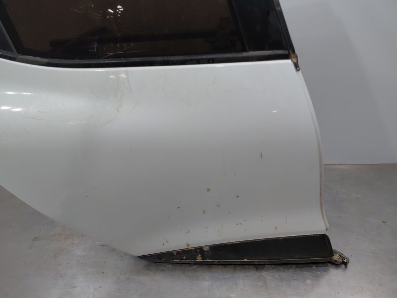 Recambio de puerta trasera derecha para renault clio iv life referencia OEM IAM 821008626R  