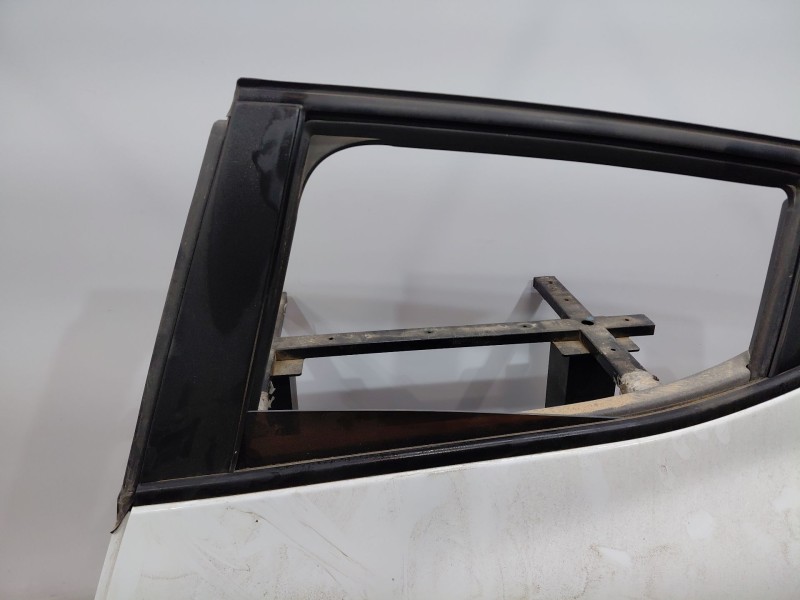 Recambio de puerta trasera izquierda para renault clio iv life referencia OEM IAM 822170449R  