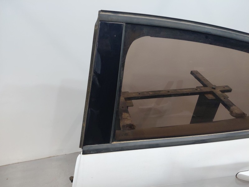 Recambio de puerta trasera izquierda para ford focus lim. (cb8) trend referencia OEM IAM 2172760  