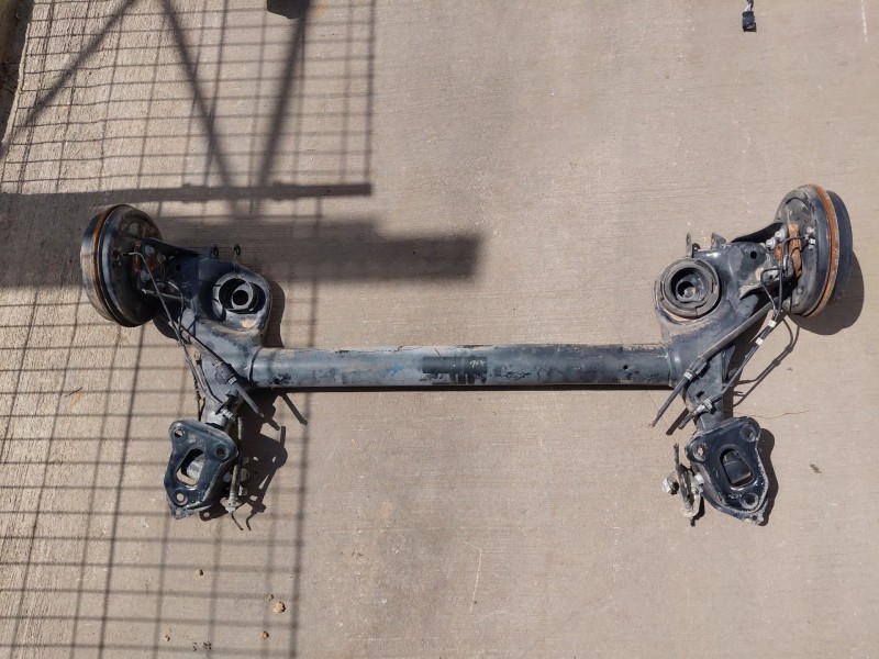 Recambio de puente trasero para opel corsa e design referencia OEM IAM 39010958  