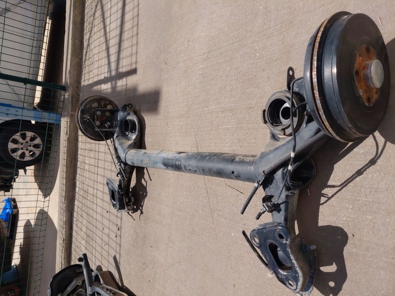 Recambio de puente trasero para opel corsa e design referencia OEM IAM 39010958  