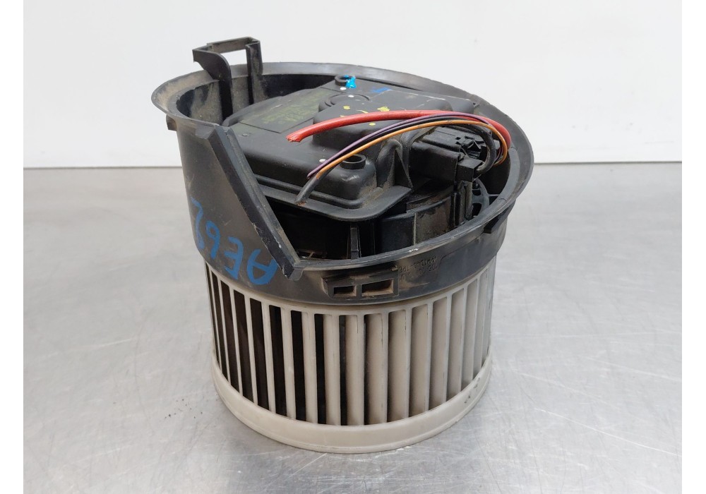 Recambio de motor calefaccion para peugeot 407 (6d_) 1.6 hdi 110 (6d9hzc, 6d9hyc) referencia OEM IAM 6441AJ  