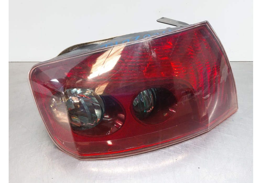 Recambio de piloto trasero izquierdo para peugeot 407 (6d_) 1.6 hdi 110 (6d9hzc, 6d9hyc) referencia OEM IAM 6350HP  