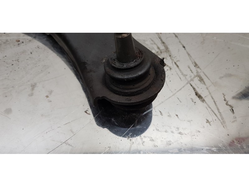 Recambio de brazo suspension inferior delantero derecho para chrysler grand voyager limited referencia OEM IAM 4721484AD  