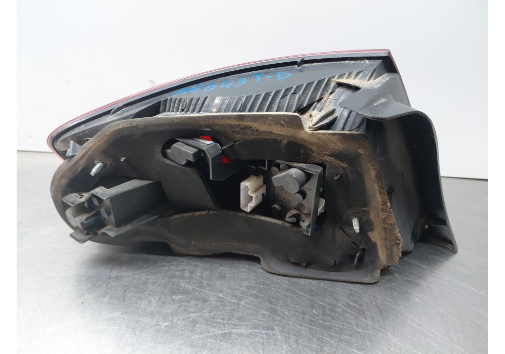 Recambio de piloto trasero derecho para peugeot 407 (6d_) 1.6 hdi 110 (6d9hzc, 6d9hyc) referencia OEM IAM 6351HP  