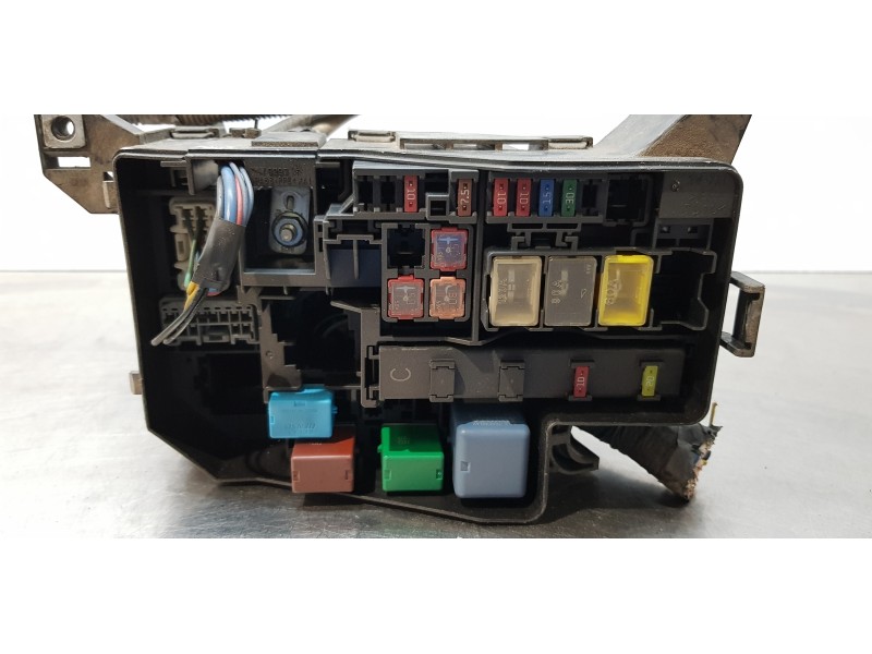Recambio de caja reles / fusibles para toyota rav 4 (a3) sol referencia OEM IAM 8273042260   Recambio de caja reles / fusibles para toyota rav 4 (a3) sol referencia OEM IAM 8273042260