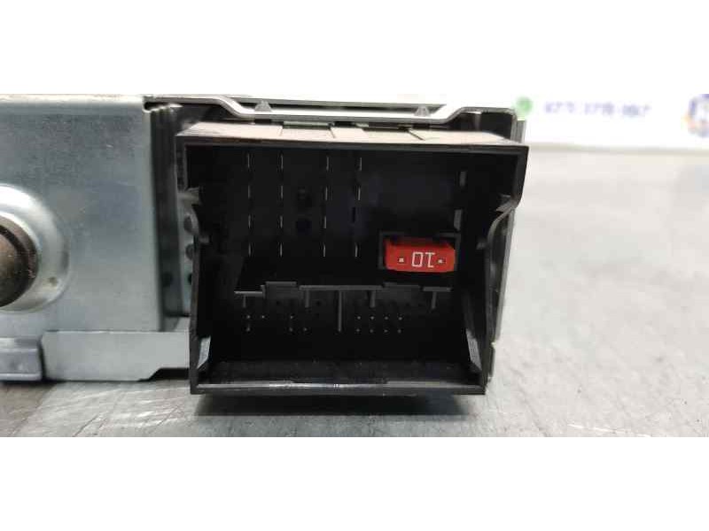 Recambio de sistema audio / radio cd para peugeot partner kasten doble cabina referencia OEM IAM 98032839XT  