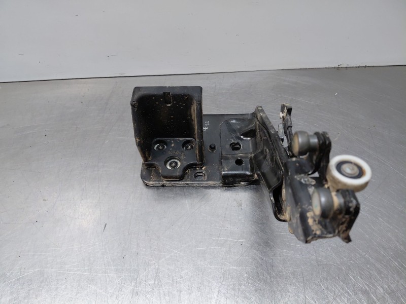 Recambio de soporte / guia puerta corredera para renault master iii furgón referencia OEM IAM   