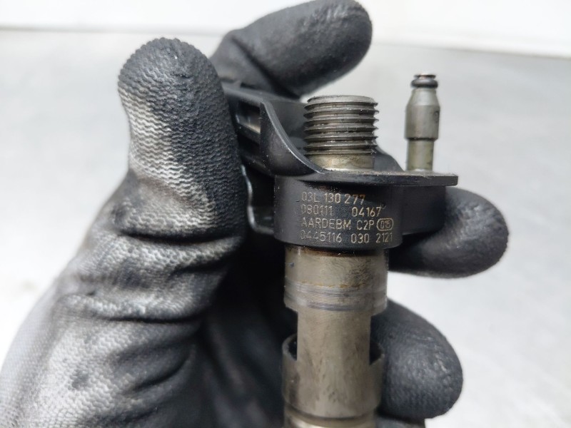 Recambio de inyector para audi a4 b8 (8k2) 2.0 tdi referencia OEM IAM 03L130277  