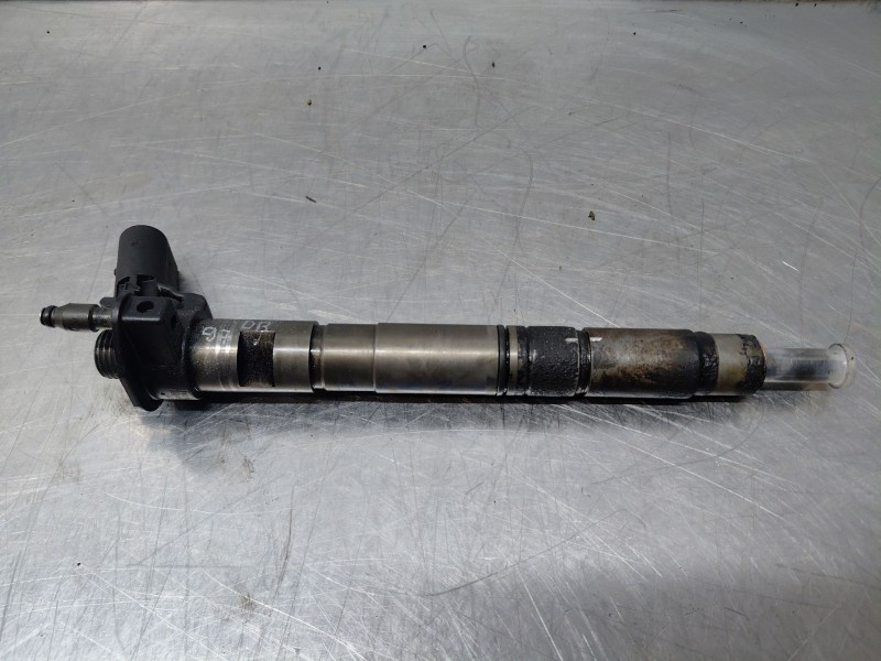 Recambio de inyector para audi a4 b8 (8k2) 2.0 tdi referencia OEM IAM 03L130277  