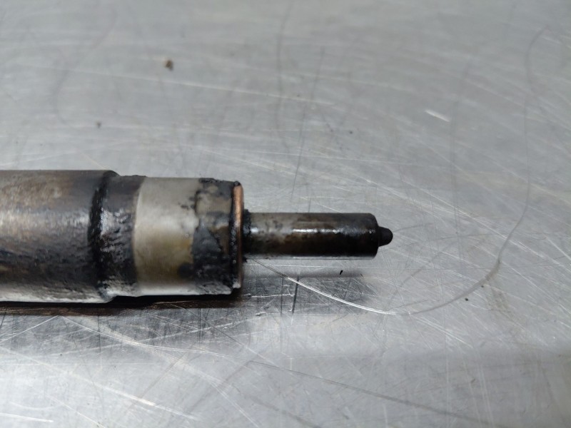 Recambio de inyector para audi a4 b8 (8k2) 2.0 tdi referencia OEM IAM 03L130277  