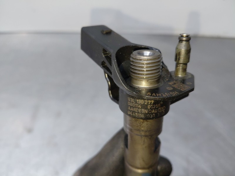 Recambio de inyector para audi a4 b8 (8k2) 2.0 tdi referencia OEM IAM 03L130277  