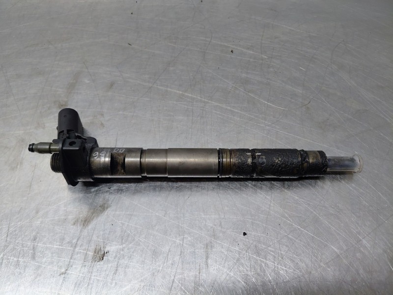 Recambio de inyector para audi a4 b8 (8k2) 2.0 tdi referencia OEM IAM 03L130277  