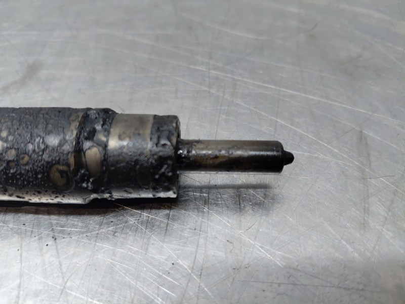 Recambio de inyector para audi a4 b8 (8k2) 2.0 tdi referencia OEM IAM 03L130277  