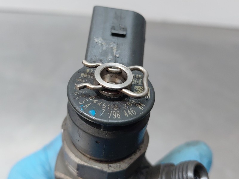 Recambio de inyector para bmw x1 (e84) xdrive 18 d referencia OEM IAM 0445110289  