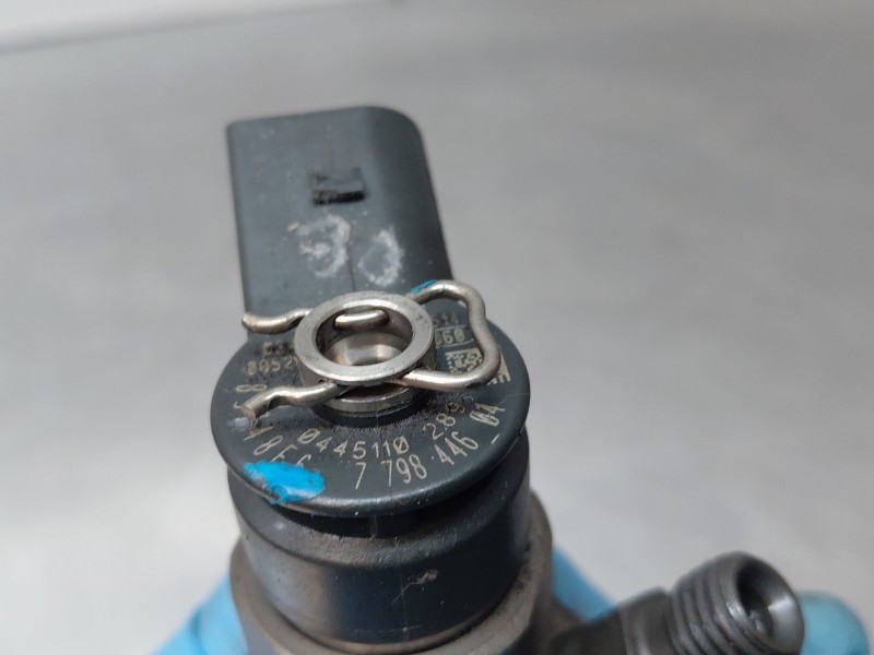 Recambio de inyector para bmw x1 (e84) xdrive 18 d referencia OEM IAM 0445110289  