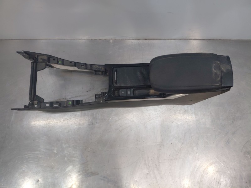 Recambio de apoyabrazos central para kia xceed tech referencia OEM IAM   