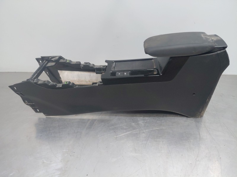 Recambio de apoyabrazos central para kia xceed tech referencia OEM IAM   