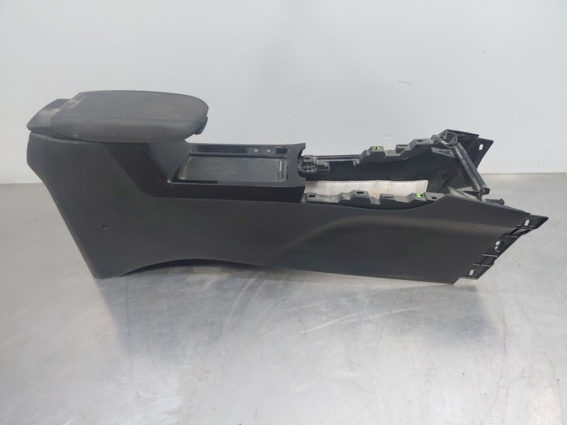 Recambio de apoyabrazos central para kia xceed tech referencia OEM IAM   