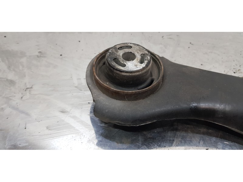 Recambio de brazo suspension inferior delantero derecho para chrysler grand voyager limited referencia OEM IAM 4721484AD  
