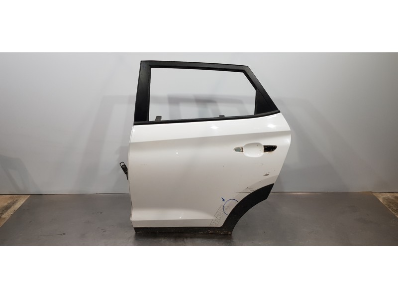 Recambio de puerta trasera izquierda para hyundai tucson ix35 referencia OEM IAM 77003D7000  
