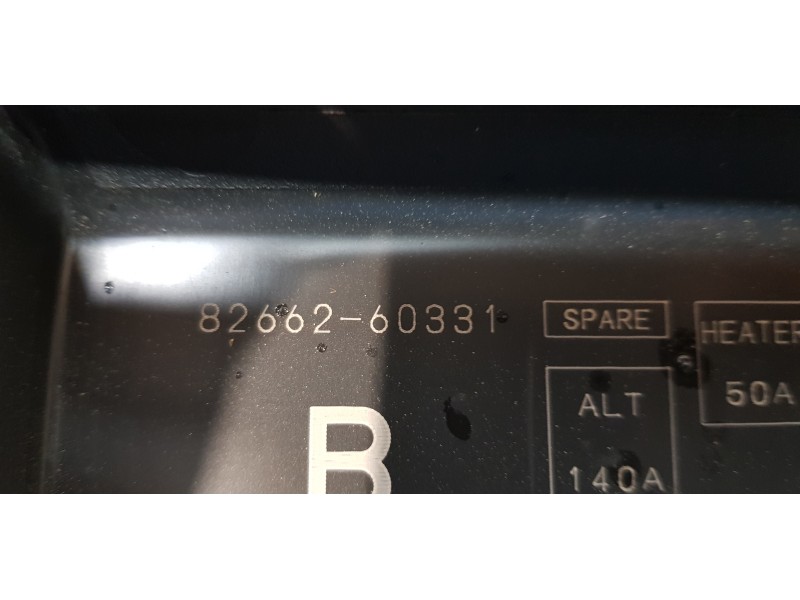 Recambio de caja reles / fusibles para toyota land cruiser (j12) 3.0 turbodiesel referencia OEM IAM 8266260170  