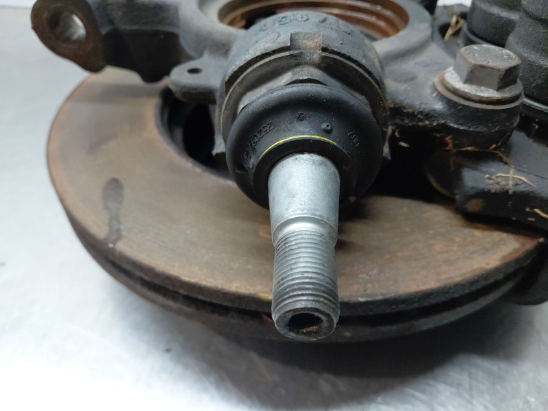 Recambio de mangueta delantera izquierda para renault master iii furgón referencia OEM IAM   