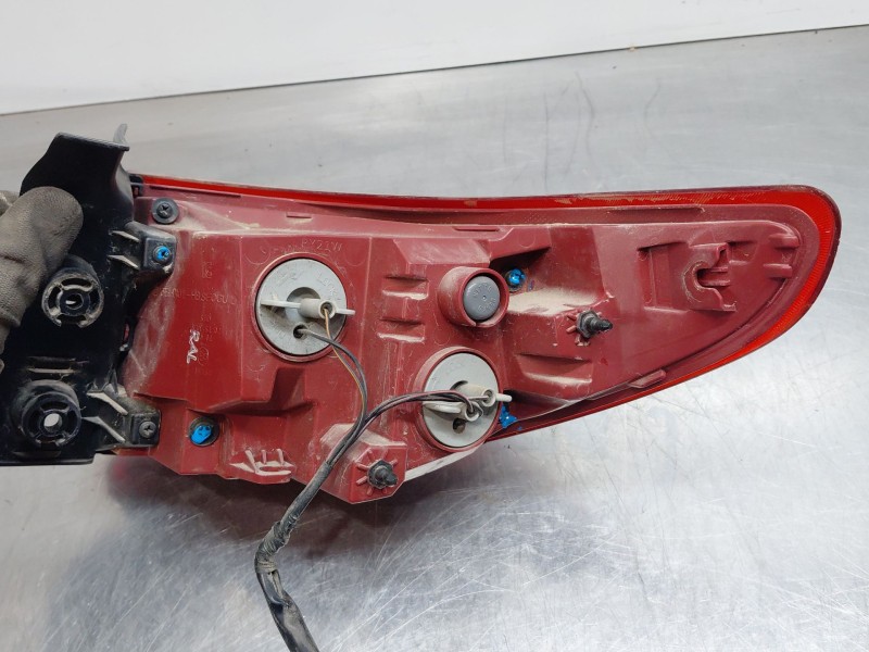 Recambio de piloto trasero izquierdo para kia stonic (ybcuv) drive referencia OEM IAM 92401H8400  