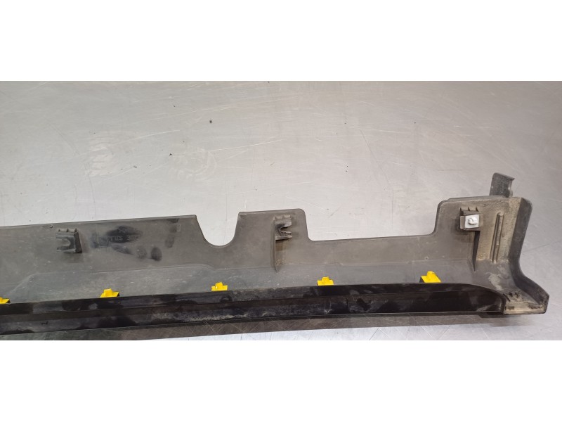 Recambio de faldon lateral para hyundai kona klass 2wd referencia OEM IAM 87751J9500PGY  