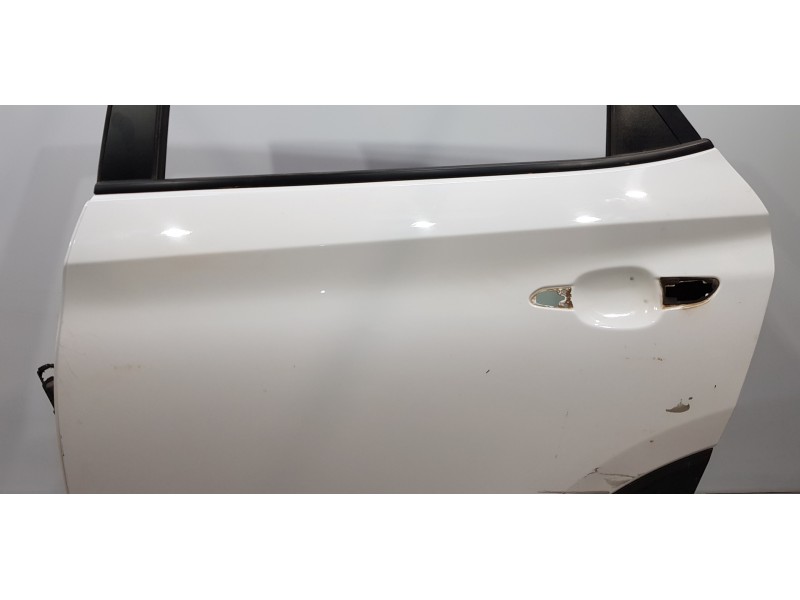Recambio de puerta trasera izquierda para hyundai tucson ix35 referencia OEM IAM 77003D7000  