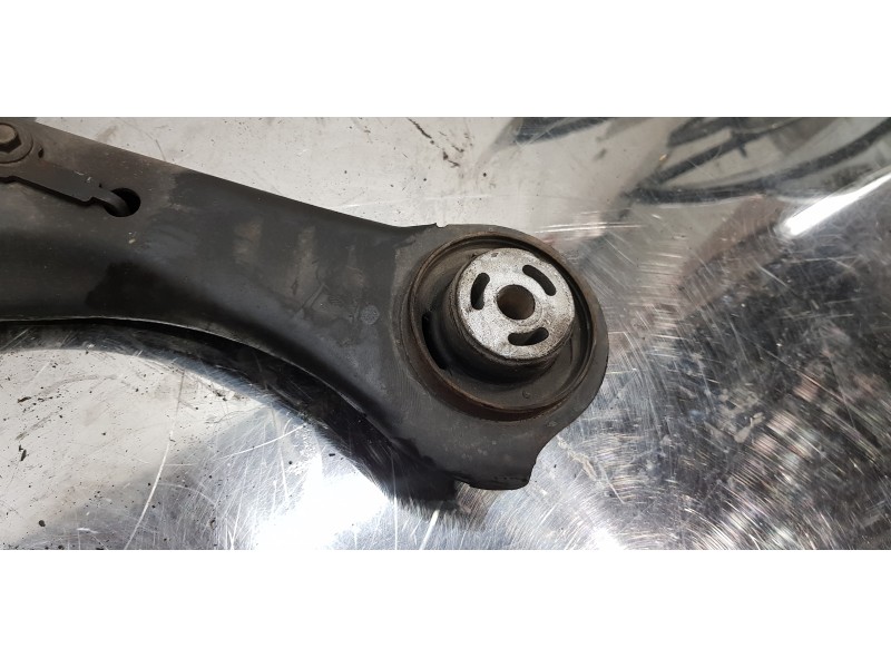 Recambio de brazo suspension inferior delantero izquierdo para chrysler grand voyager limited referencia OEM IAM 4766911AE  